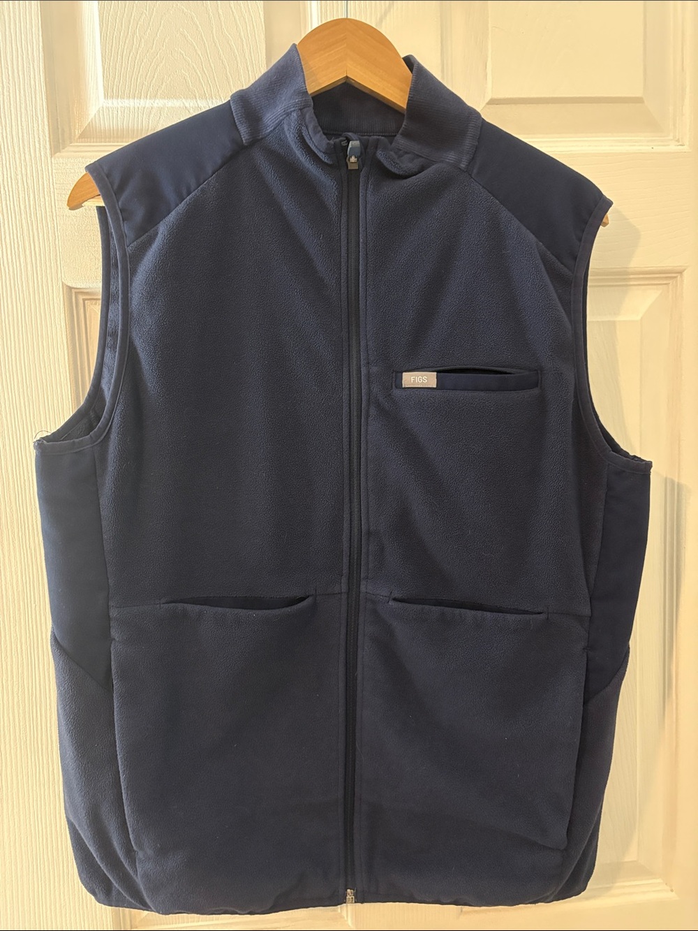 FIGS womens Navy Fleece Vest with Chest Pocket - xl